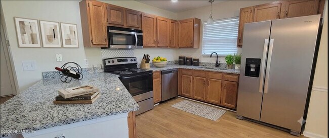 Building Photo - 335 Hickory Hollow Dr N