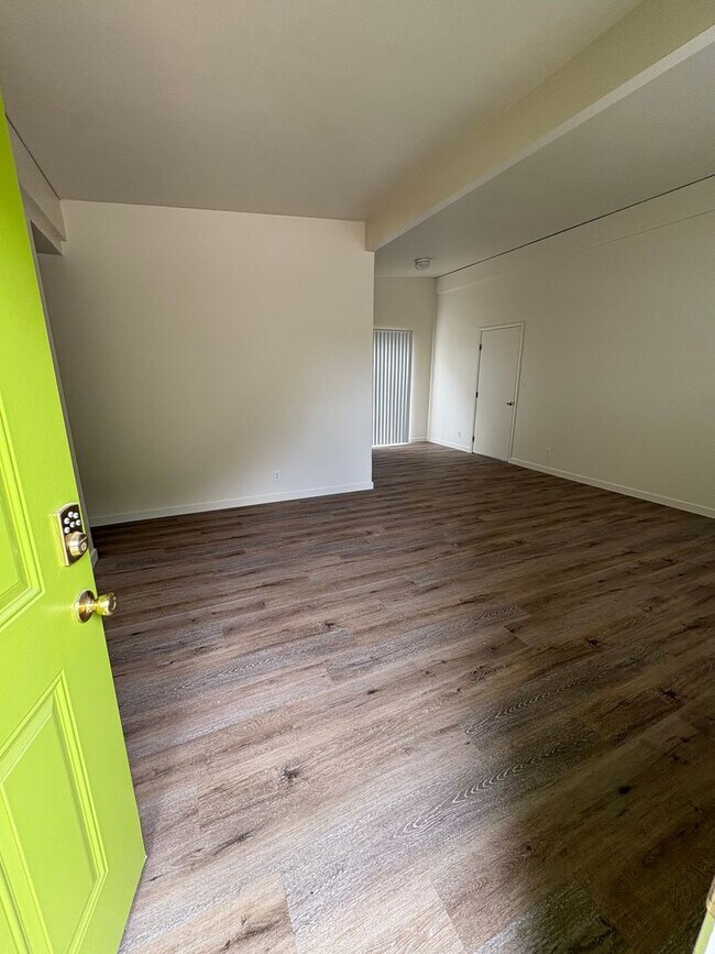 Building Photo - Halfplex in Central Davis