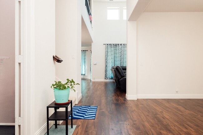 Building Photo - 700 Sedona St