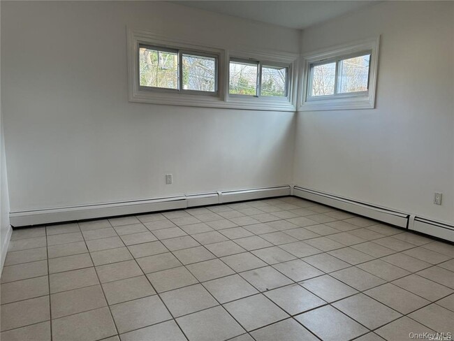 Building Photo - 33 Clarissa Dr