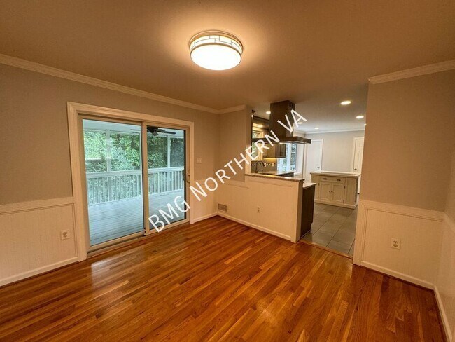 Building Photo - 5406 Gainsborough Dr
