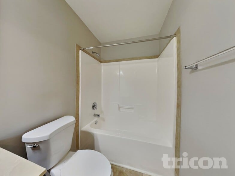 Building Photo - 295 New Castle Ln