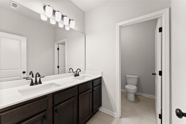 Building Photo - 4656 Silver Oak Dr SW