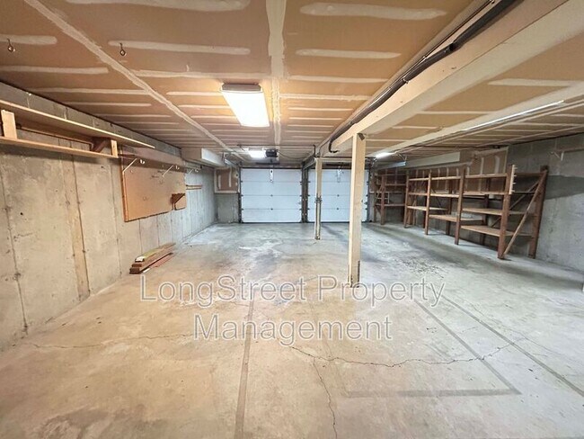 Building Photo - 3572 NW Satinwood St