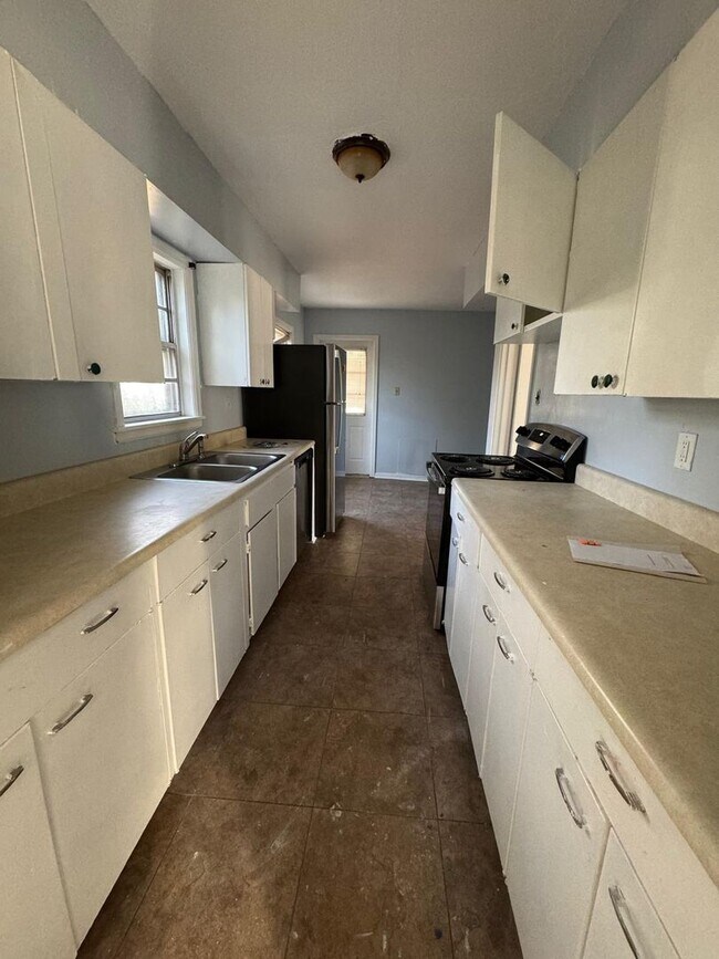 Building Photo - Newly Renovated Home in Florence!!