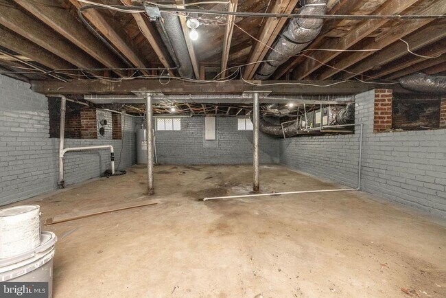 Building Photo - 24 E 33rd St