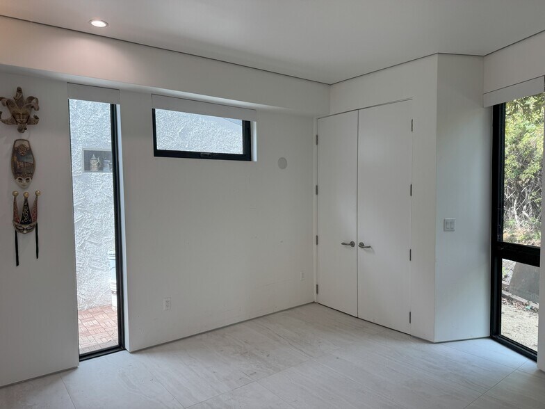 Building Photo - 5214 Dawes Ave