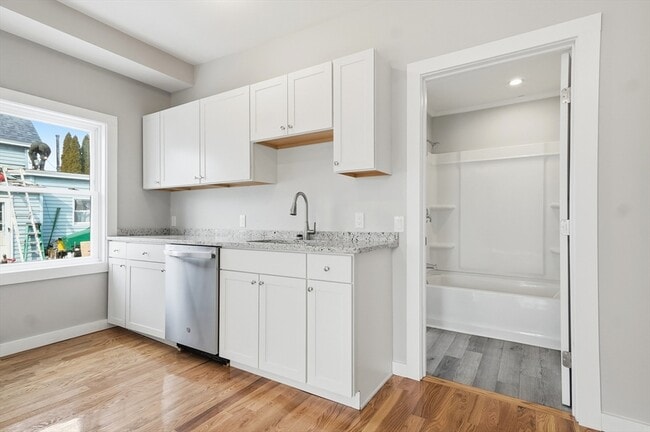 Building Photo - 116 Coburn St