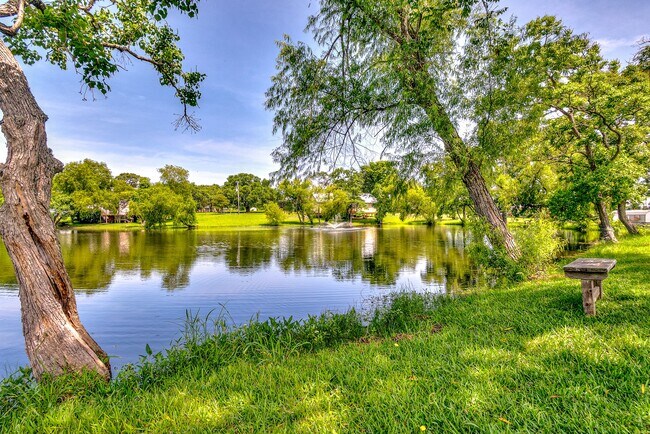 Building Photo - 20 Clearview