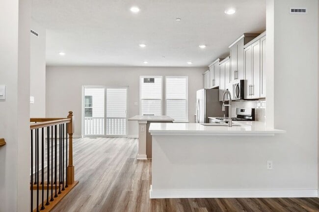 Building Photo - 305 Gable Court