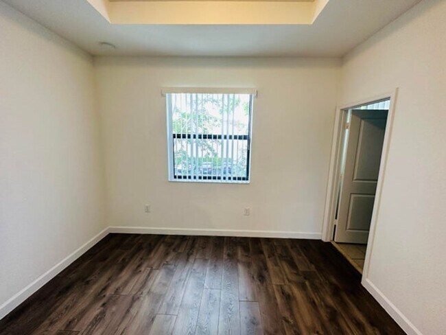 Building Photo - 346 NE 208th Terrace