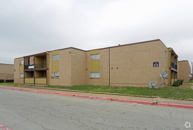 Shadow Creek Apartments - Euless, TX | Apartment Finder