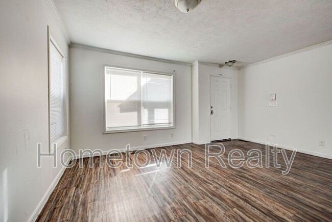 Building Photo - 2701 S Phillips Ave