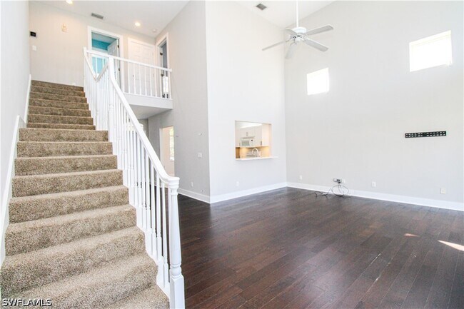 Building Photo - 135 Lady Palm Dr