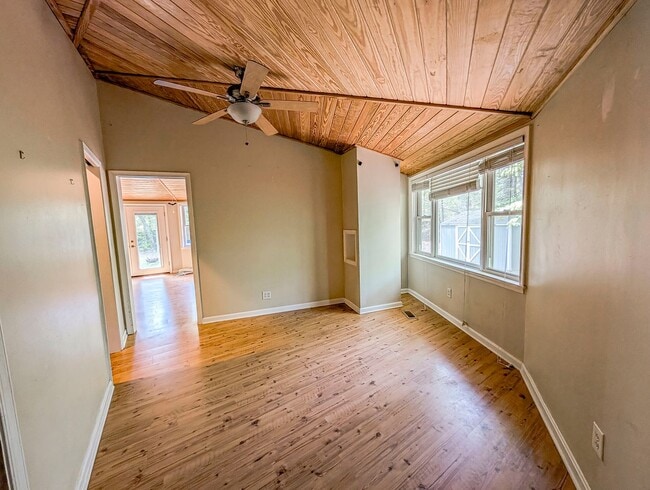 Building Photo - 12433 Cree Ln