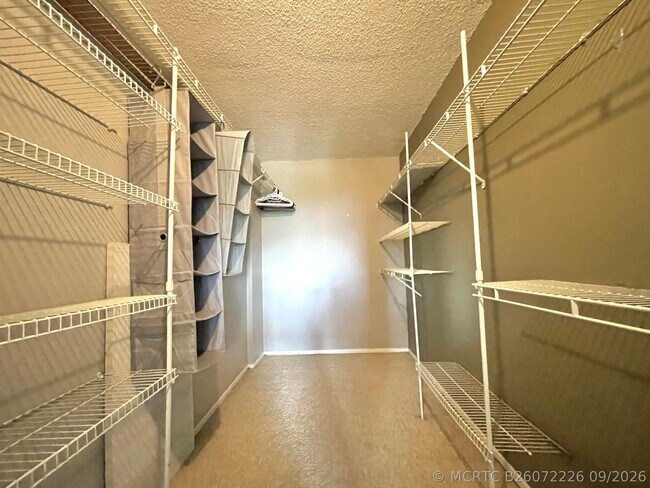 Building Photo - 109 Royal Pk Dr