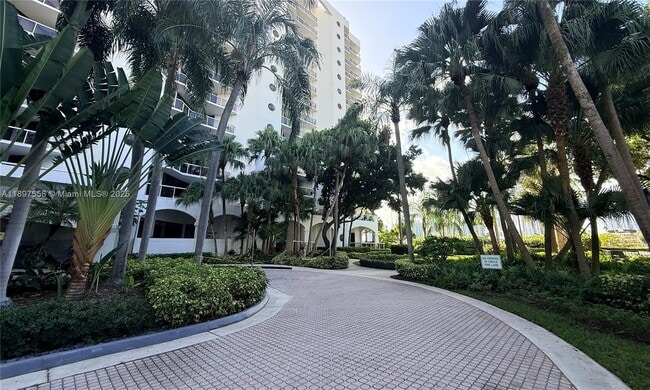 Building Photo - 3610 Yacht Club Dr