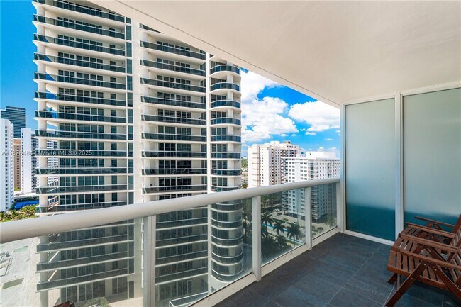 Building Photo - 1830 S Ocean Dr