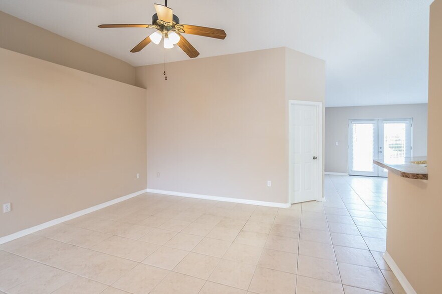 Building Photo - 12607 Reeding Ridge Dr N