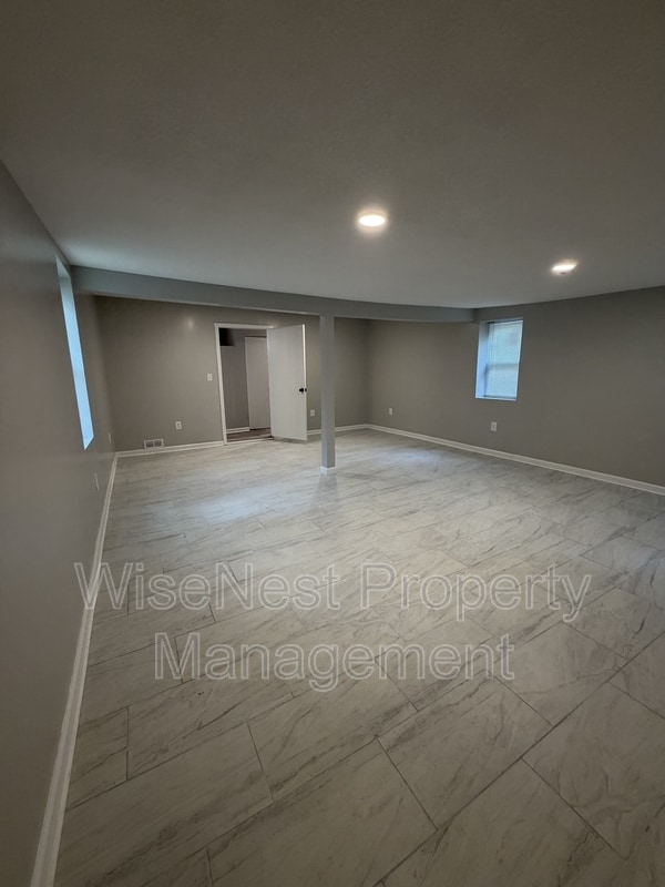 Building Photo - 2725 N 47th Terrace