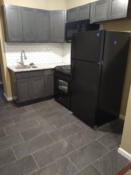 Building Photo - 2054 Ann St