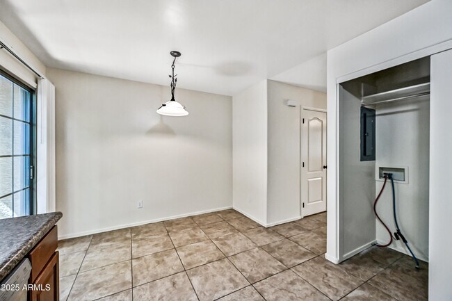 Building Photo - 2243 W Morten Ave