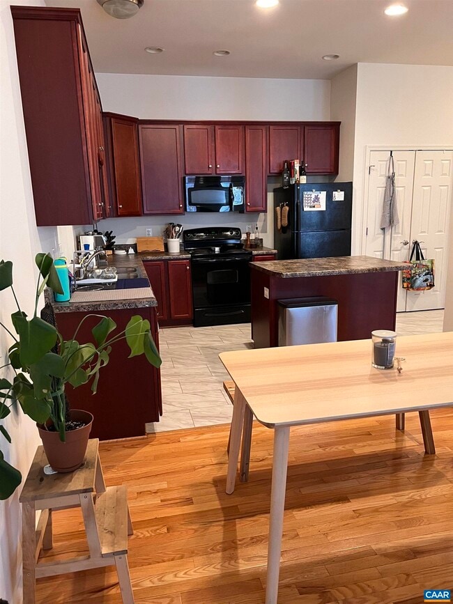 Building Photo - 161 Brookwood Dr