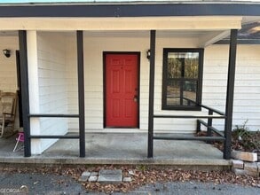 Building Photo - 421 W King Ave