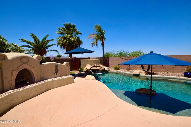 Building Photo - 44236 Adobe Cir