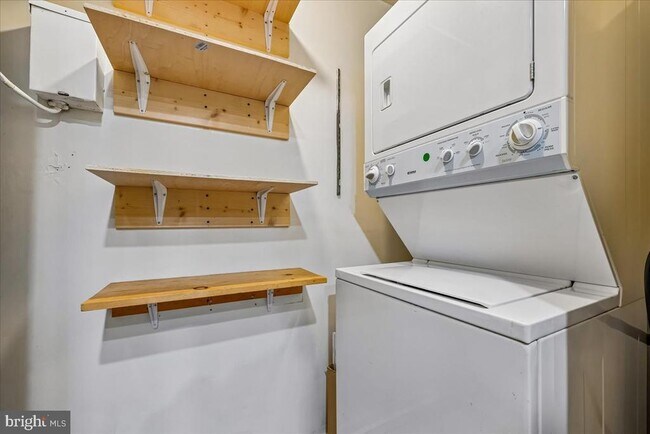 Building Photo - 9793 Hellingly Pl