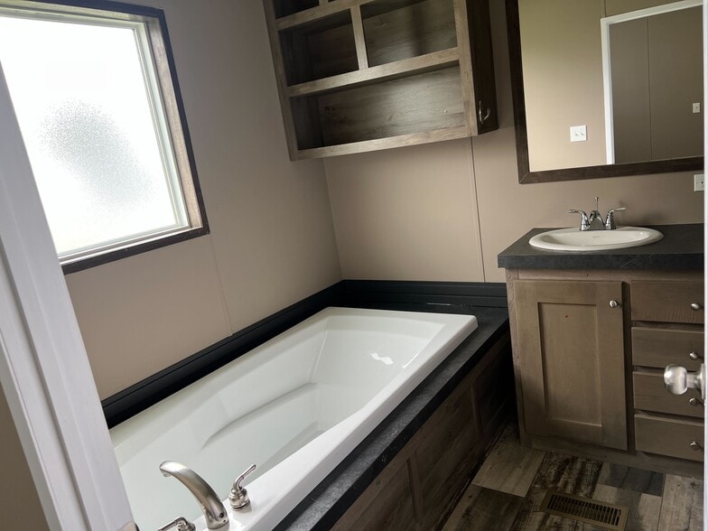 Building Photo - 150 Tonkawa Trl