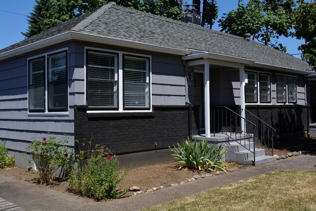 Building Photo - 5731 N Montana Ave