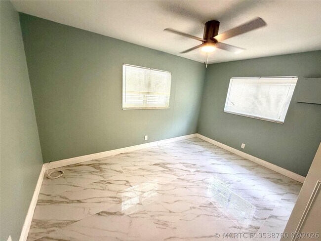 Building Photo - 4541 NE 6th Terrace