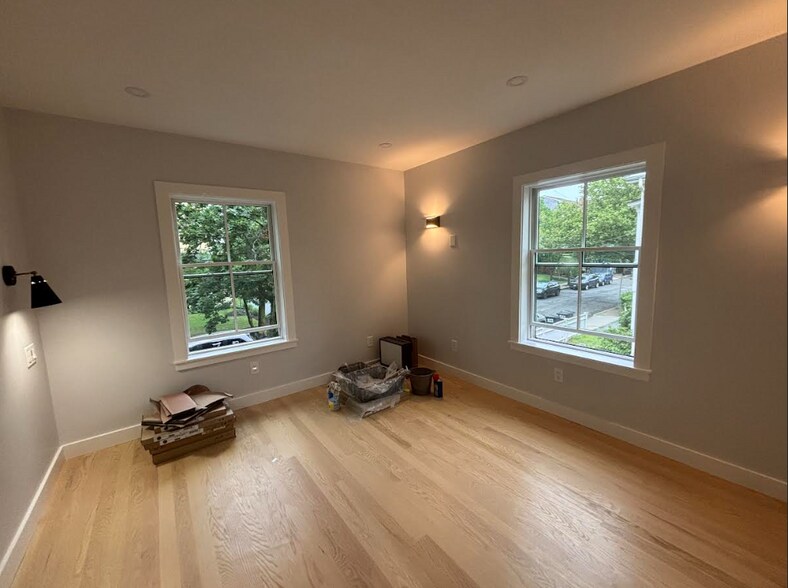 Building Photo - 12 Aldersey St