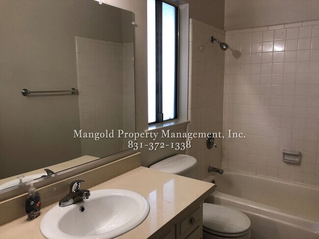 Building Photo - Spacious 3-Bed 2-Bath Home in South Salina...