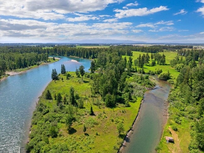 Building Photo - Incredible piece of Montana Paradise
