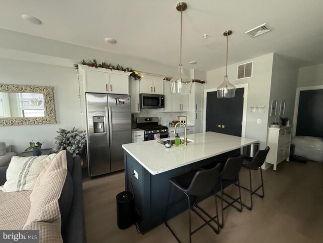 Building Photo - 7521 Ridge Ave