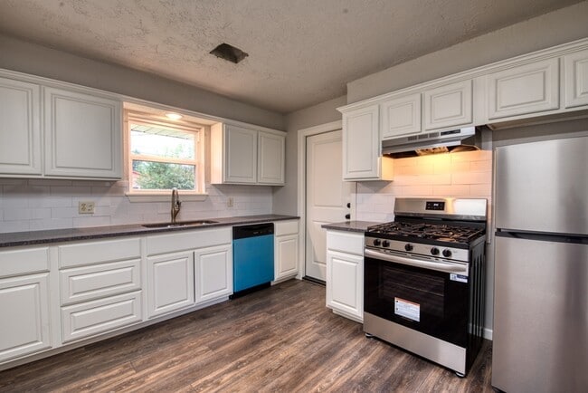 Building Photo - 2828 SW 83rd St