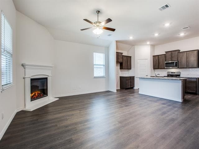 Building Photo - 123 Lakeview Cir