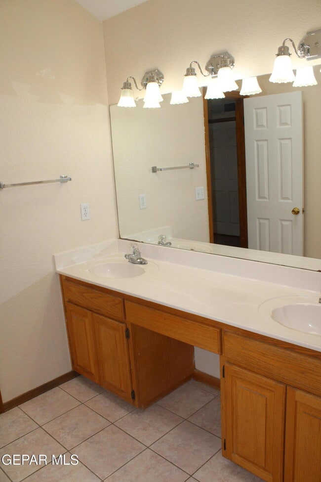Building Photo - 4113 Loma Rosada Dr