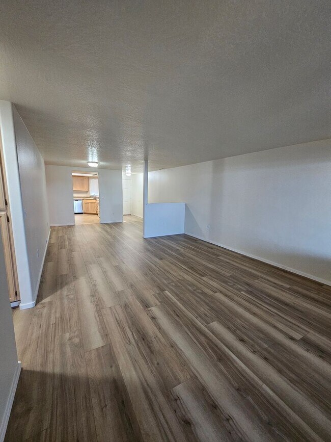 Building Photo - 1345