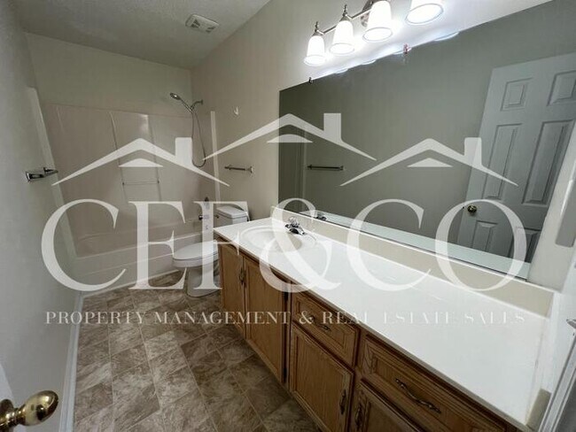Building Photo - Lovely 2 bedroom 2 bathroom townhome now available.