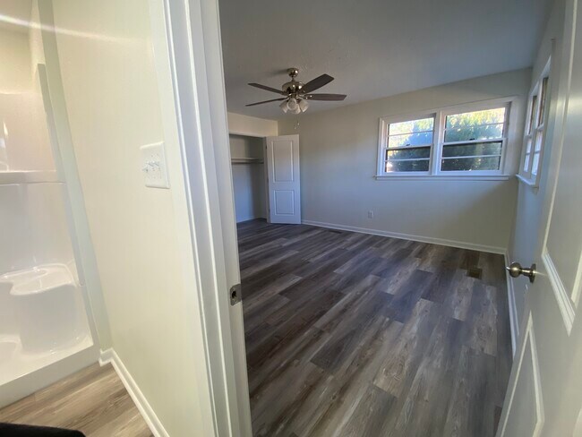 Master bedroom - 3704 Aggie Rd