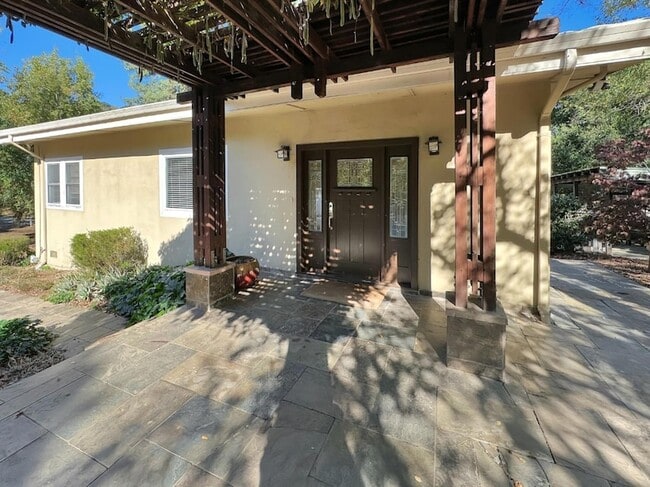 Building Photo - 225 Lindenbrook Rd