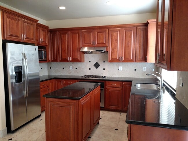 Building Photo - Beautiful Updated 4BD/3BA Two Story Home -...