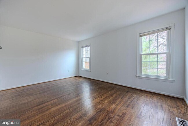 Building Photo - 8200 Maple Ridge Ave