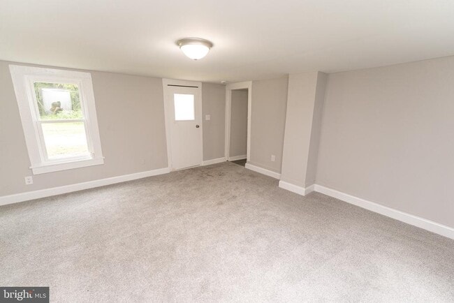 Building Photo - 119 Davis Ln