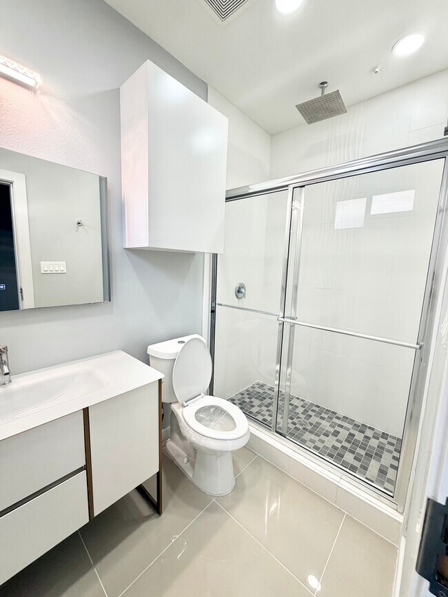 Building Photo - 2016 Summerland Ln