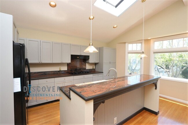 Building Photo - Piedmont Home with Bedroom Suite and Enclosed Yard