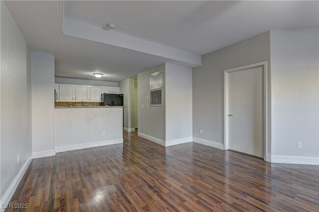 Building Photo - 5125 W Reno Ave